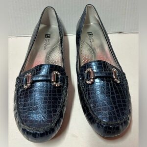 White Mountain Women's Navy Croc/Alligator Embossed Loafers with Silver Hardware